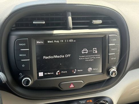 Used 2025 Kia Soul LX w/ LX Technology Package FWD image 20