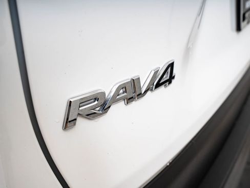Used 2025 Toyota RAV4 LE AWD/4WD image 15