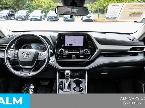 Used 2024 Toyota Highlander LE FWD image 22