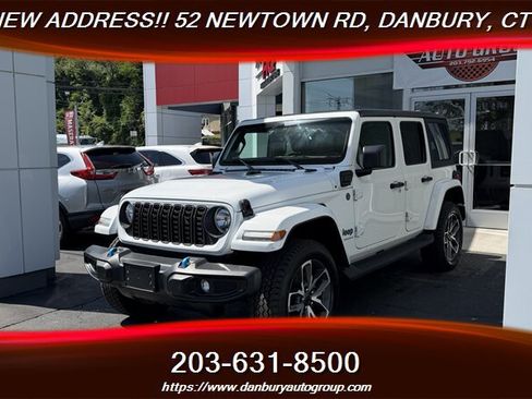Used 2024 Jeep Wrangler Unlimited w/ Convenience Group AWD/4WD image 1