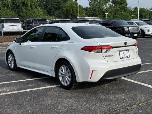 Used 2026 Toyota Corolla LE w/ LE Premium Package FWD image 9