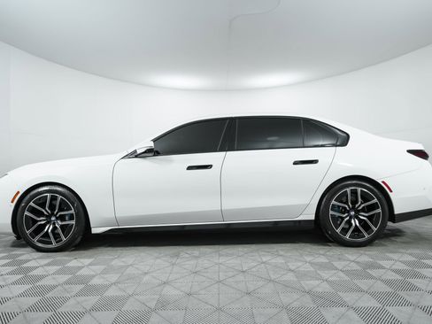 Used 2023 BMW 740i w/ Parking Assistance Package image 13