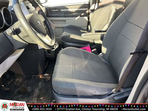 Used 2010 Dodge Grand Caravan SE image 15