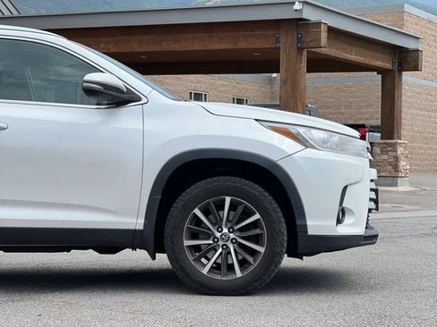 Used 2019 Toyota Highlander XLE AWD/4WD image 10