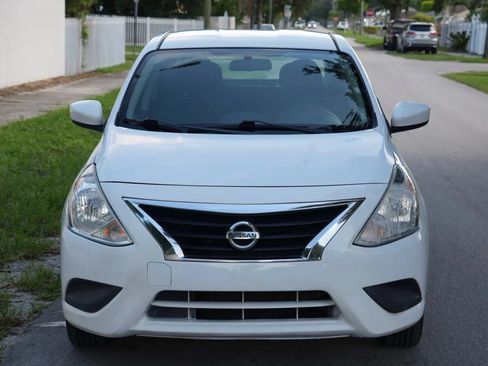 Used 2018 Nissan Versa SV FWD image 5
