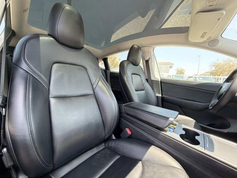 Used 2021 Tesla Model Y Long Range AWD/4WD image 25