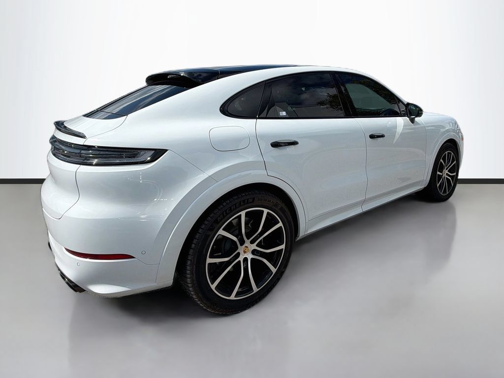 Used 2024 Porsche Cayenne Coupe AWD/4WD image 4