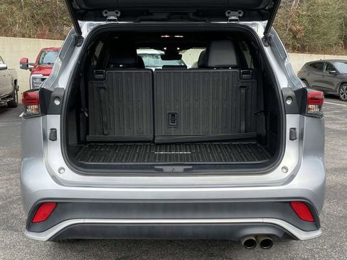 Used 2022 Toyota Highlander XSE image 12