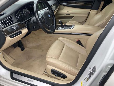 Used 2013 BMW 750Li image 21