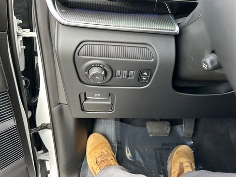 Used 2024 Jeep Grand Wagoneer Series III w/ Rear Seat Video Group 1 image 34