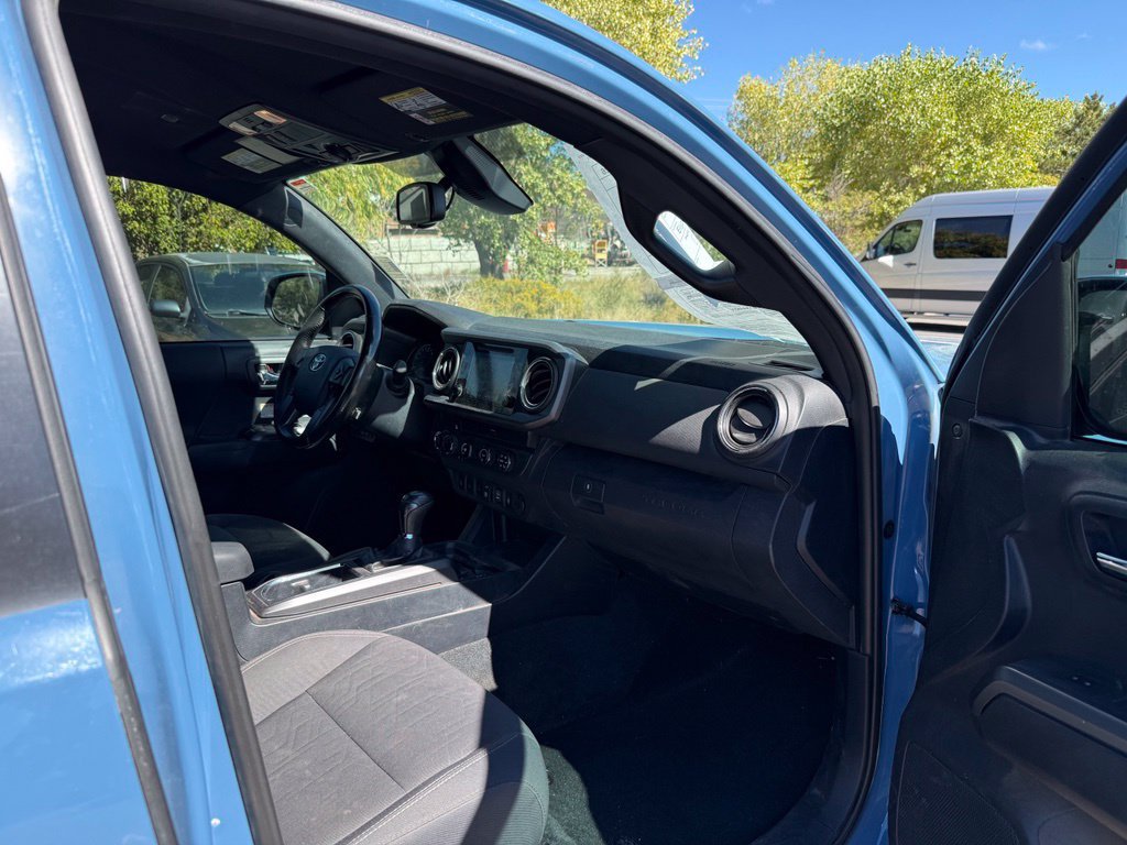 Used 2019 Toyota Tacoma TRD Off-Road w/ Technology Package AWD/4WD image 13