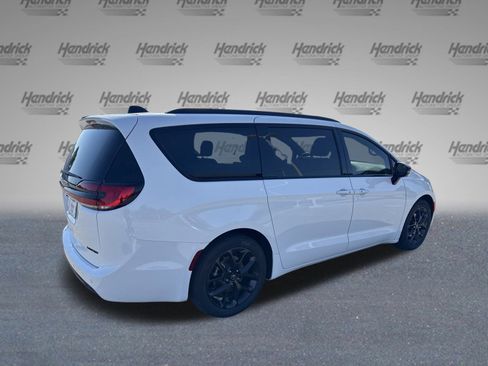 New 2026 Chrysler Pacifica Limited w/ S Appearance Package image 8