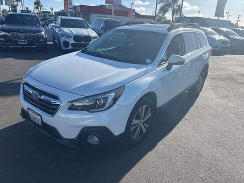 Used 2018 Subaru Outback 3.6R Limited image 2