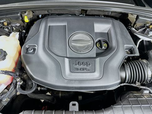 Used 2023 Jeep Grand Cherokee L Summit AWD/4WD image 36