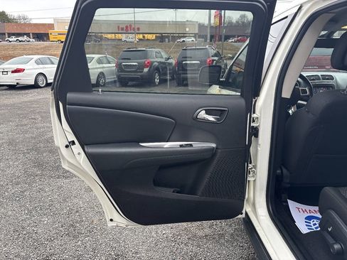 Used 2019 Dodge Journey SE w/ Connectivity Group image 13