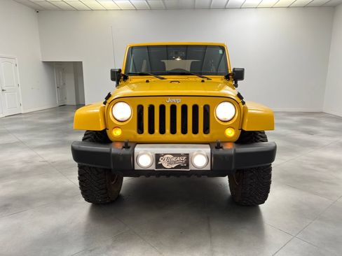Used 2015 Jeep Wrangler Unlimited Sahara w/ Connectivity Group AWD/4WD image 3