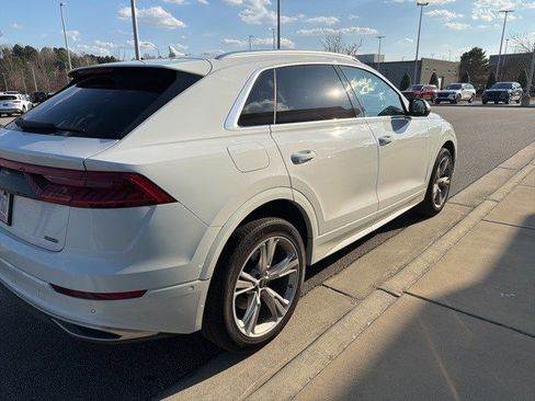 Used 2023 Audi Q8 Premium image 5