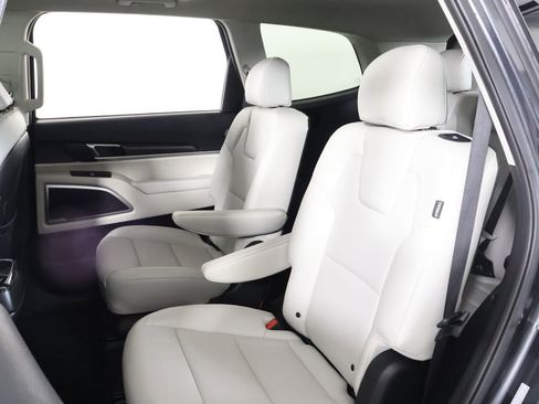 Used 2024 Kia Telluride S w/ S Sunroof Package image 10