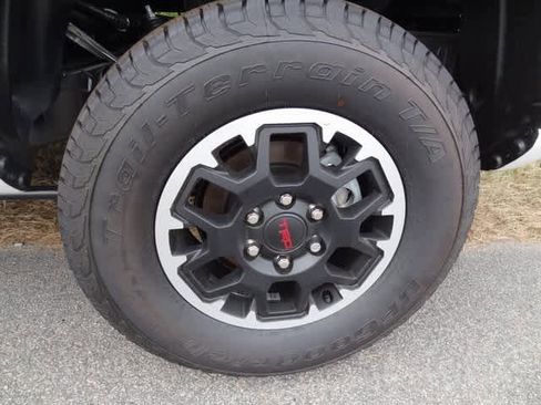 New 2025 Toyota Tacoma TRD Off-Road image 29