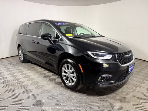 Used 2023 Chrysler Pacifica Touring-L AWD/4WD image 9