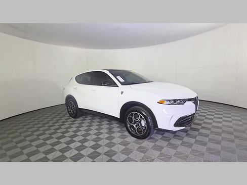Used 2025 Alfa Romeo Tonale w/ Premium Package AWD/4WD image 53