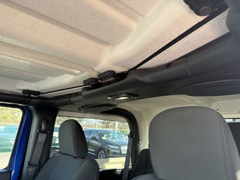 Used 2018 Jeep Wrangler Sport image 26