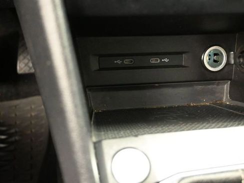 Used 2022 Volkswagen Taos SE FWD image 15