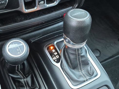 Used 2023 Jeep Gladiator Overland AWD/4WD image 24