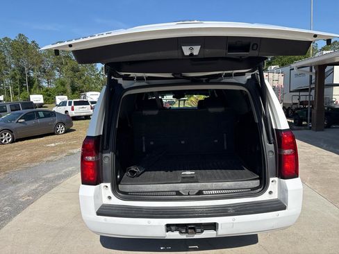 Used 2019 Chevrolet Suburban LT RWD image 18