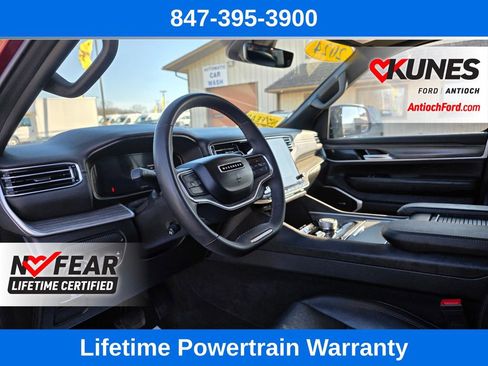 Used 2024 Jeep Wagoneer L Series II w/ Flexible Seating Group image 15