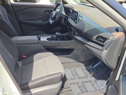 Used 2022 Nissan Rogue S FWD image 4