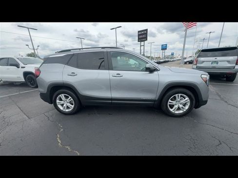 Certified 2023 GMC Terrain SLE w/ Driver Convenience Package FWD image 9