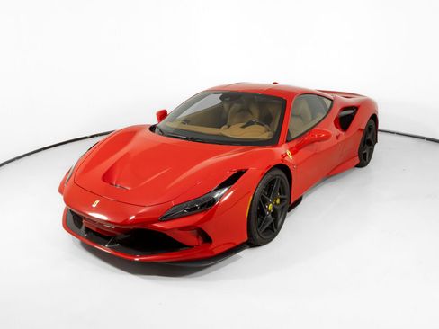Used 2022 Ferrari F8 Tributo image 2