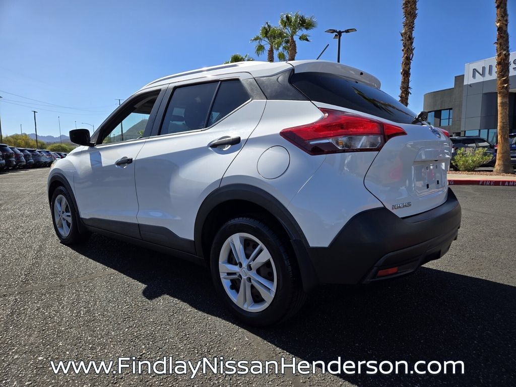 Used 2018 Nissan Kicks S FWD image 4