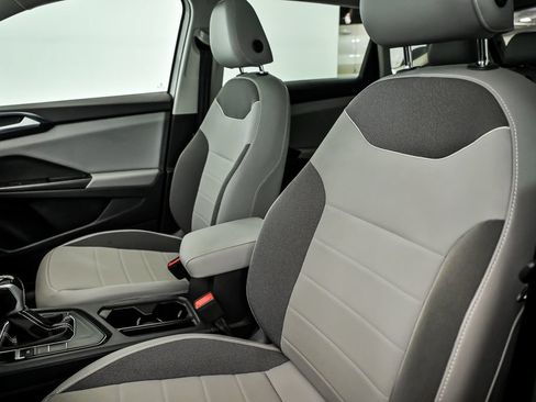 Certified 2023 Volkswagen Taos SE w/ Panoramic Sunroof Package FWD image 13