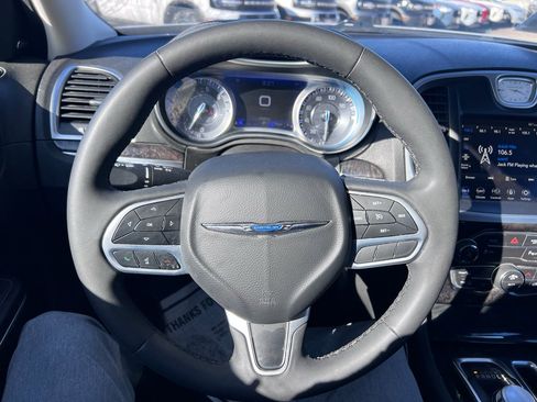 Used 2022 Chrysler 300 Touring L w/ Comfort Group image 37