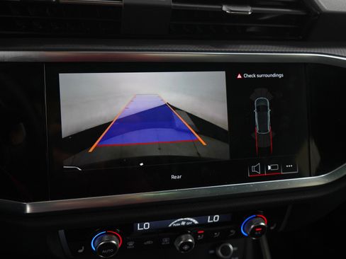 Used 2025 Audi Q3 2.0T Premium image 21