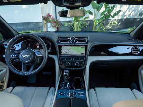 Used 2023 Bentley Bentayga Extended Wheelbase image 4
