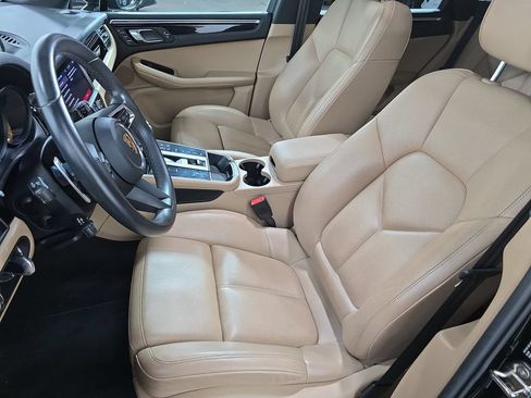 Certified 2023 Porsche Macan AWD/4WD image 5