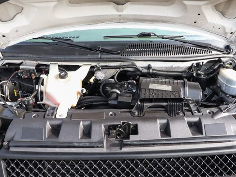 Used 2016 Chevrolet Express 4500 w/ Chrome Appearance Package image 31