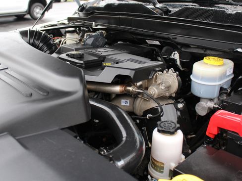 Used 2024 RAM 2500 Tradesman w/ Chrome Appearance Group image 16