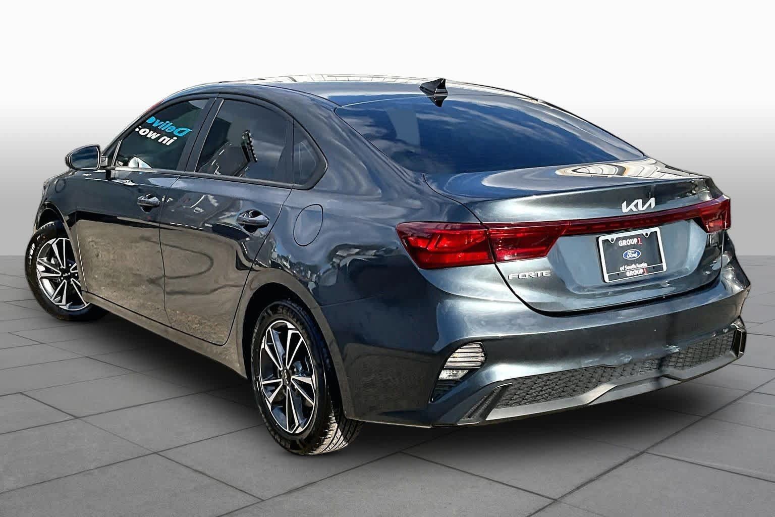 Used 2022 Kia Forte LXS FWD image 12
