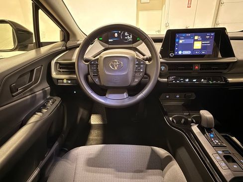 Used 2025 Toyota Prius LE FWD image 28