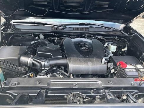 Used 2020 Toyota Tacoma TRD Sport w/ Technology Package AWD/4WD image 29