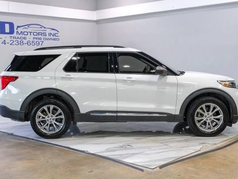 Used 2020 Ford Explorer XLT w/ Equipment Group 202A AWD/4WD image 11