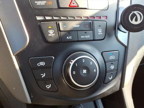 Used 2017 Hyundai Santa Fe Sport AWD/4WD image 13