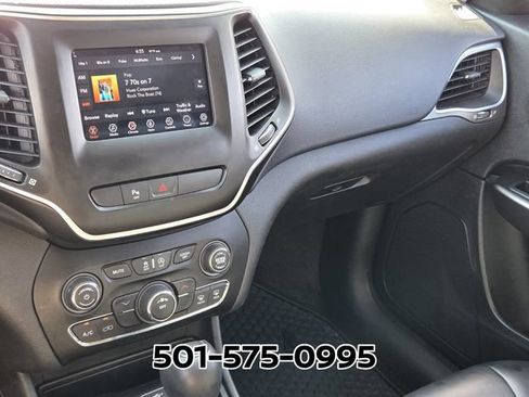 Used 2019 Jeep Cherokee Latitude Plus w/ Cold Weather Group AWD/4WD image 24