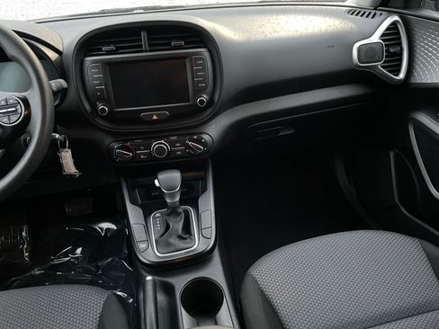 Used 2025 Kia Soul LX w/ LX Technology Package image 33