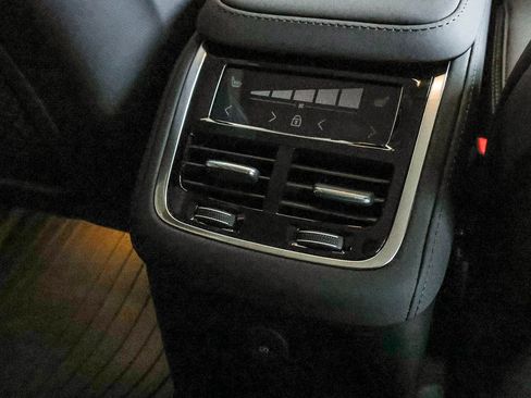 New 2026 Volvo XC90 T8 Ultra w/ Lounge Package AWD/4WD image 15