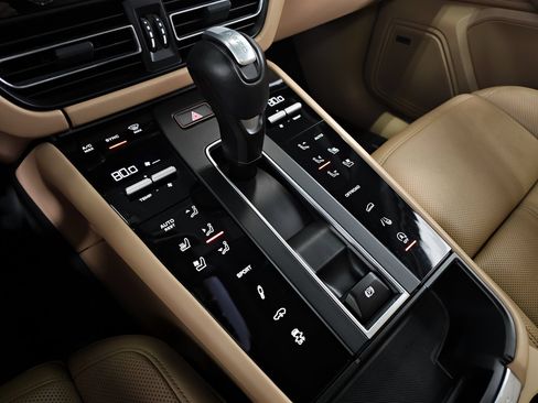 Used 2023 Porsche Macan S AWD/4WD image 18